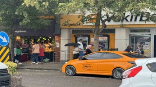 Aniden bastıra yağmura hazırlıksız yakalandılar