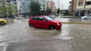 Aniden bastıran kuvvetli yağış Eskişehirde hayatı olumsuz etkiledi