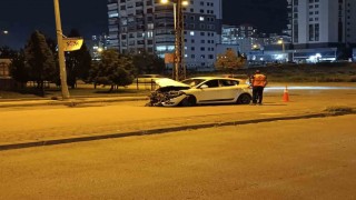 Ankarada otomobil ile dolmuş çarpıştı: 4 yaralı