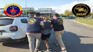 Antalyada 100 suç kaydıyla 33 yıl 9 ay hapis cezası bulunan şahıs yakalandı