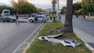 Antalyada iki otomobil çarpıştı: 2 yaralı