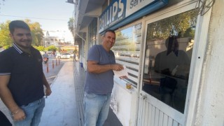 Antalyada sabah dükkanını açan esnaf, kapıya konan siftah zarfıyla şaşırdı