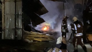 Arnavutköydeki kereste atölyesinde yangın çıktı: 1 kişi hayatını kaybetti