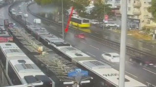 Avcılardaki metrobüs kazasının güvenlik kamerası görüntüsü ortaya çıktı