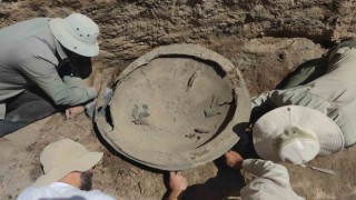 Ayanis Kalesinde 2 bin 700 yıllık 3 adet bronz kalkan bulundu