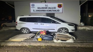 Ayvalıkta 33 göçmen ve 1 organizatör jandarmadan kaçamadı
