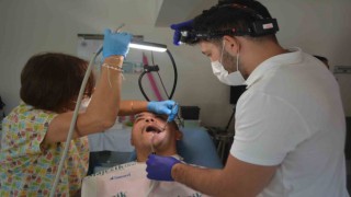 Ayvalıkta Engel Tanımayan Diş Hekimlerinden ağız ve diş terapisi