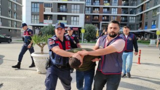 Babasını miras için öldürüp cesedi baltayla parçalayarak yakıp, dere kenarına gömmüş