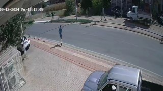 Babasının otomobiliyle gezmeye çıkan genç takla atan araçtan burnu kanamadan kurtuldu