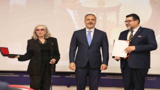 Bakan Fidandan Saraybosnanın ilk büyükelçisi Tufana Üstün Hizmet Madalyası
