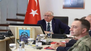 Bakan Güler, sınır ötesinde görev yapan birlik komutanlarıyla video konferans toplantısı gerçekleştirdi
