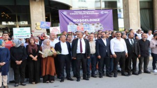 Bakan Işıkhandan işten çıkarılan belediye işçilerine destek