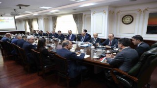 Bakan Kurum: Orman ve yerleşim yerlerindeki yangınlara müdahalede çalışma grubu oluşturacağız