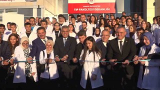 Bakan Memişoğlu: Dünyada böyle bir depremin yarasını sarabilecek başka millet yok”