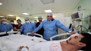 Bakan Memişoğlundan kaza yapan ambulans ekibine geçmiş olsun ziyareti