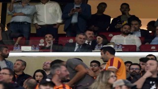 Bakan Osman Aşkın Bak, Galatasaray - PAOK maçını takip etti