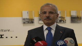 Bakan Uraloğlu, PTT Pul Müzesini ziyaret etti