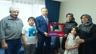Bakan Yerlikayadan şehit polisin ailesine ziyaret