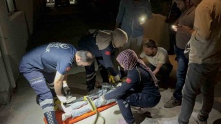 Balkondan düşen adam hastaneye kaldırıldı