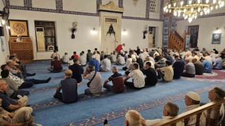 Bandırmada Mevlid Kandilinde camiler doldu taştı