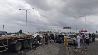 Bangkokta freni boşalan tır, araçların arasına daldı: 17 yaralı