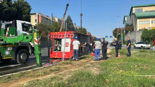 Başakşehirde yangın ihbarına giden itfaiye aracı kazaya karıştı