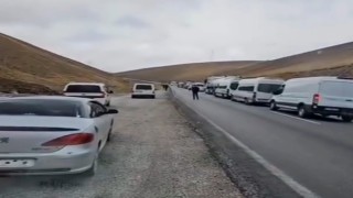 Başkalede iki tır çarpıştı, yol 2 saat ulaşıma kapandı