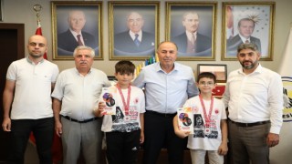 Başkan Arslandan başarılı sporculara ödül