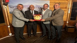 Başkan Azizoğlunda Karaaslana veda yemeği