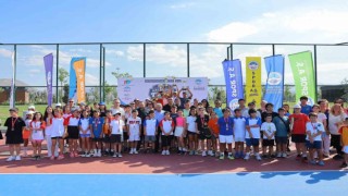 Başkan Büyükkılıç, Ulusal 12 Yaş Hafta Sonu Tenis Turnuvasında sporcularla buluştu