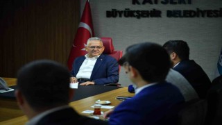 Başkan Büyükkılıça AK gençlerden anlamlı hediye