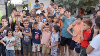 Başkan İmamoğlu, söz verdiği kırtasiye ve oyuncakları ulaştırdı
