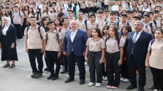 Başkan Muzaffer Bıyık, her pazartesi okulda öğrencilerle bir araya geliyor