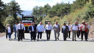 Başkan Özlü Korugöl yolu yapım çalışmalarını inceledi