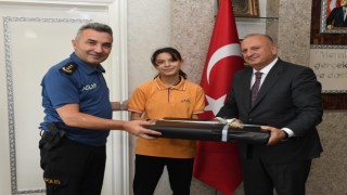 Başkanın sözü şehit kızını mutlu etti: Bilgisayar hediyesi verildi