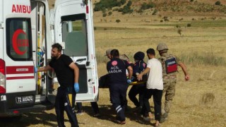 Batmanda hafif ticari araç takla attı: 3 yaralı