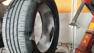 Batmanda mahalle lastikçisi kadın sürücüye 20 bin lira fiyat çıkardı, gerçek ise bayide ortaya çıktı