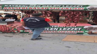 Batmanda tanıtım standında menşei belli olmayan 718 kilo sucuk ele geçirildi