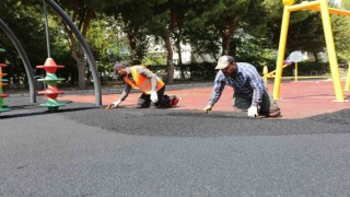 Bayraklıda parklar yenileniyor