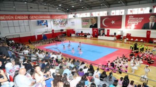 Bayraklıda yaz spor okullarına büyük ilgi: 19 kursa 4 bin 200 kişi katıldı