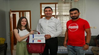 Belediyeden Yeni Bebekleri Olan Ailelere "Hoşgeldin Bebek" Çantası