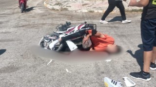 Belediyenin temizlik aracına çarpan motosikletli genç hayatını kaybetti