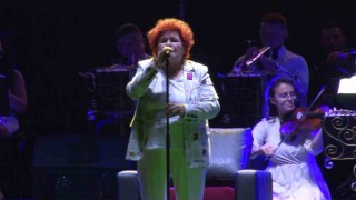 Beşiktaşta Selda Bağcan rüzgarı