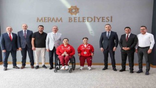 Besra ve Sibel madalyalarıyla Başkan Kavuşu ziyaret etti