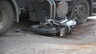 Beyşehirde motosiklet tırla çarpıştı: 2 yaralı