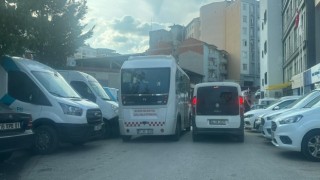 Bilecikte gelişi güzel park eden araçlar trafiği zora sokuyor