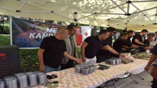 Bilecikte mevlid kandili dolayısıyla helva dağıtıldı