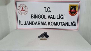 Bingölde yol kontrolünde durdurulan araçlarda 2 ruhsatsız silah ele geçirildi