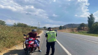 Bisiklet ve yaya yolunu kullanan motosiklet sürücüleri cezadan kaçamadı