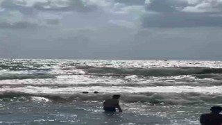 Boğulma tehlikesi yaşayan şahsın yardımına cankurtaranlar yetişti